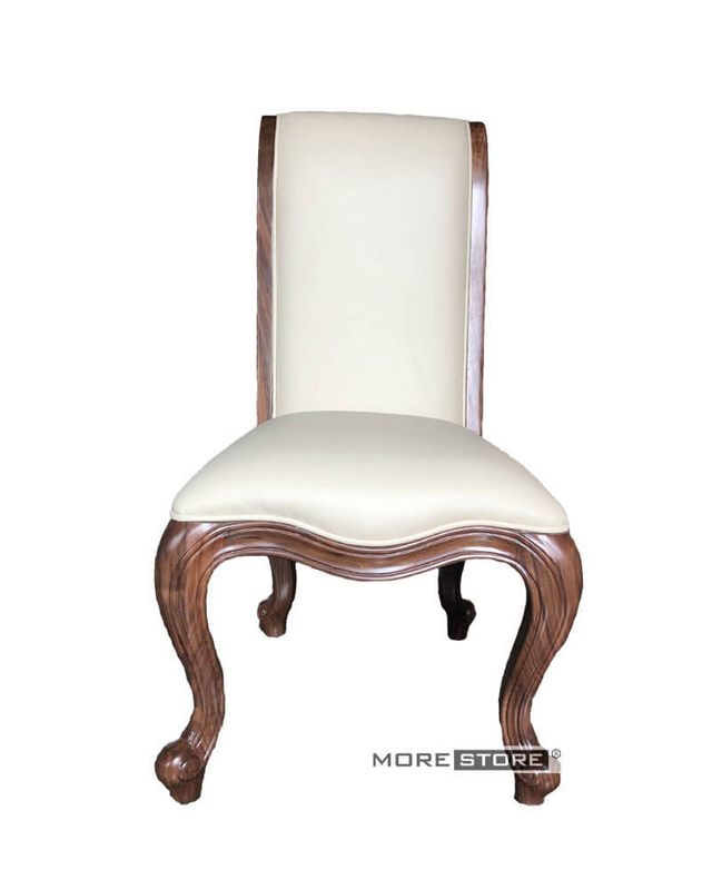 Mẫu ghế gỗ bọc da cao cấp màu trắng sữa tạo điểm nhấn nổi bật cho căn phòng gia chủ